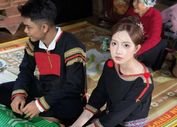 Cô dâu Ê Đê "xinh nhất" cõi mạng nói về hành động cầm thau tiền trong đám hỏi