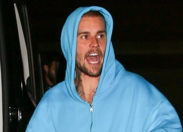 Justin Bieber đáng báo động: Chử.i tục, đưa cả ảnh con trai minh họa, còn được vợ ủng hộ ra mặt!
