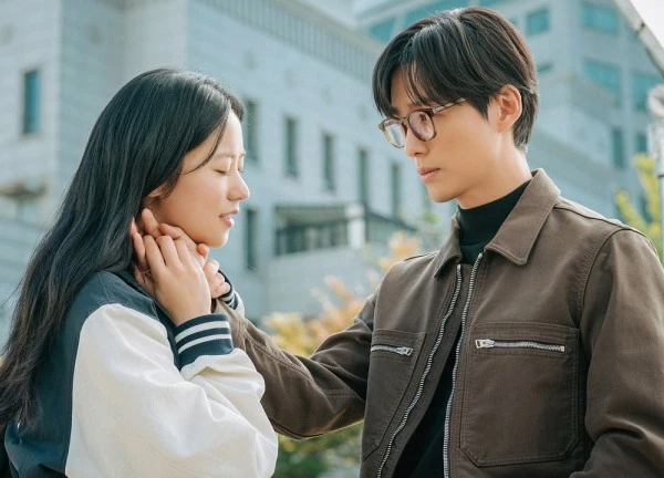Phim ngôn tình hay kinh khủng mà flop thảm thương: Nam chính bị phóng viên chê, netizen bênh chằm chặp vì diễn quá đỉnh