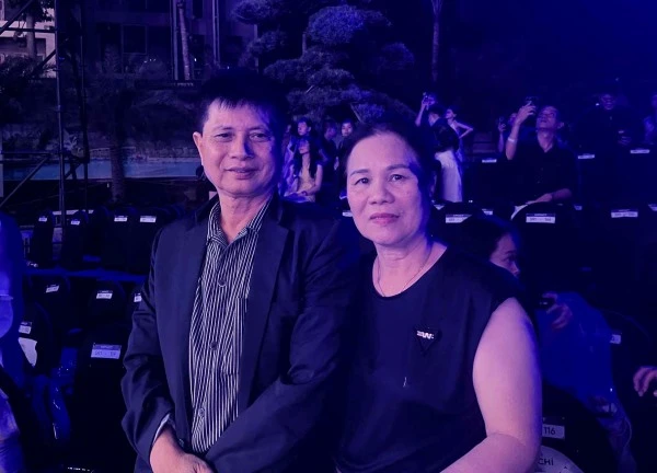 Bố mẹ Phương Linh là cán bộ về hưu, không nghĩ con gái đăng quang hoa hậu