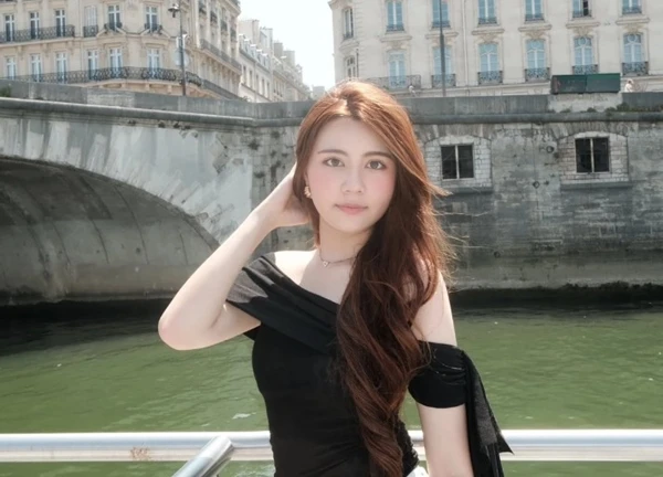 Con gái út nhà Quyền Linh khoe dáng ở Paris, dân mạng trầm trồ vì nhan sắc khác lạ, đầy khí chất của Hạt Dẻ