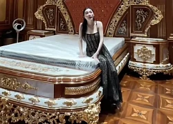 Ngân Collagen để anti 'rửa mắt', khoe phòng đặc biệt, lấy tay cào để chứng minh?