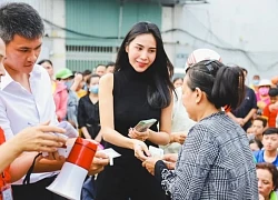 Thủy Tiên - Công Vinh: Loạt dấu hiệu kì lạ, "im bặt" khỏi mxh sau sóng gió!
