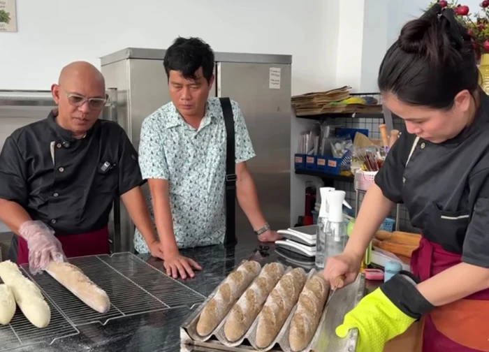 Two Dien Quan bosses meet again after "bankruptcy", Color Man's wife reacts shockingly!