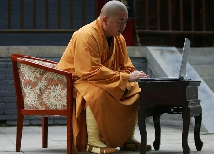 Choáng với độ giàu có của trụ trì Thiếu Lâm Tự: Cà sa dát vàng, 15 siêu xe