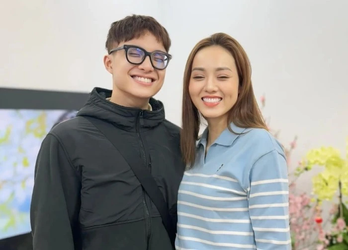 Con trai NSND Công Lý giờ đã là sinh viên đại học, được vợ sau của bố yêu quý, coi như người nhà