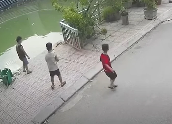 Hà Nội: 2 anh em ruột tử vong thương tâm sau khi rơi xuống giếng nước
