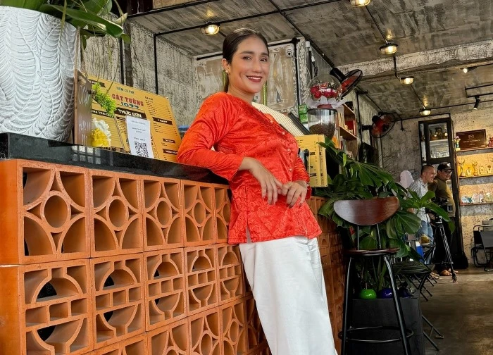 NSƯT chuyển sang ở nhà mặt tiền tại đường 8, TP.HCM, mở quán cà phê tại nhà riêng để bù lỗ