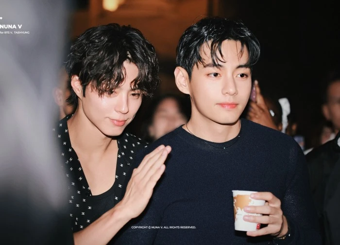 3 ngày "yêu" của V (BTS) - Park Bo Gum: Tình tứ điên đảo, lộ hàng loạt dấu hiệu đam mỹ khiến fan "quắn quéo"