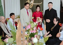 Đám cưới cô dâu 53 tuổi khiến 800 ngàn người khóc, vì hành động sốc của con trai