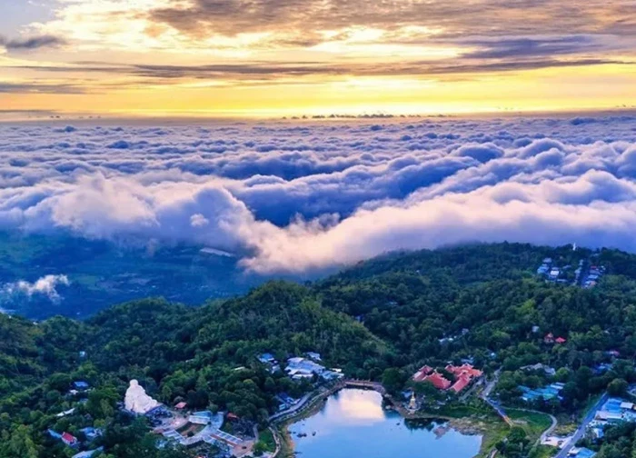 Cáp treo núi Cấm: Trải nghiệm mở màn cho một ngày đáng nhớ