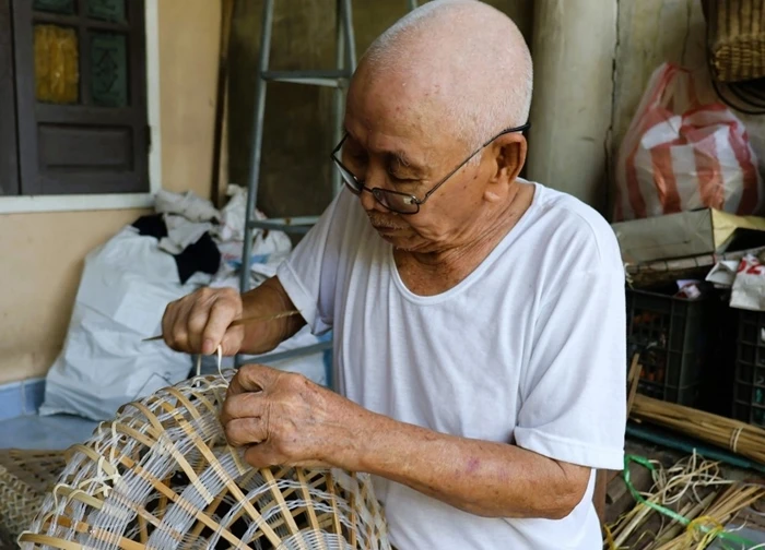 Nghệ nhân 91 tuổi mang đèn lồng Hội An ra thế giới