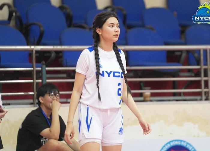 Ái nữ nhà MC Quyền Linh chiếm spotlight trên sân bóng rổ: Nhan sắc "cam thường" có đỉnh như ảnh tự đăng?