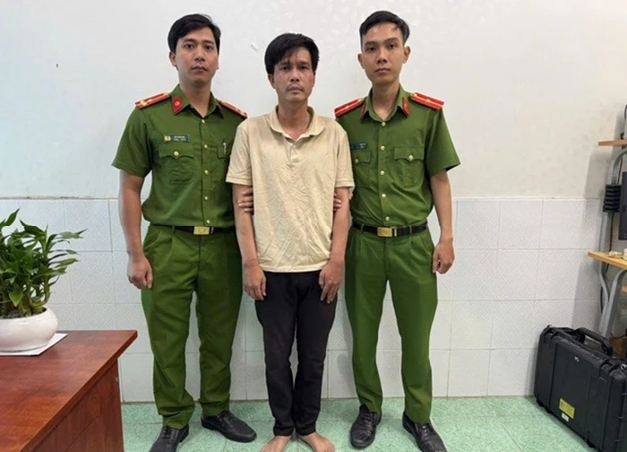 Công an TP.HCM bắt khẩn cấp kẻ cướp giật tiền của bé gái 11 tuổi