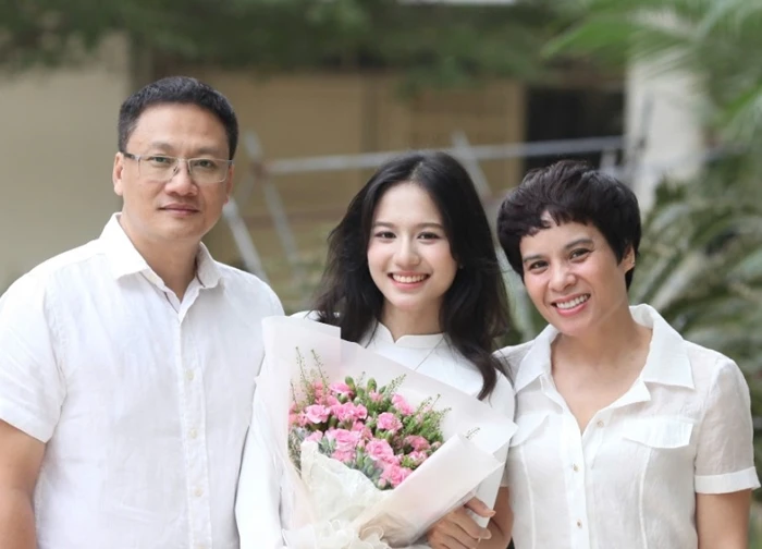 Nữ sinh 2007 đạt 9,75 Văn thuộc top cao nhất cả nước: Đạt 7.5 IELTS, theo học ngôi trường danh giá hàng đầu Thủ đô