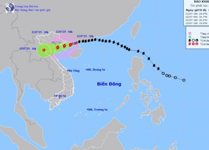 Bão số 3 cách đất liền 100 km có khả năng mạnh thêm, gây mưa lớn ở miền Bắc