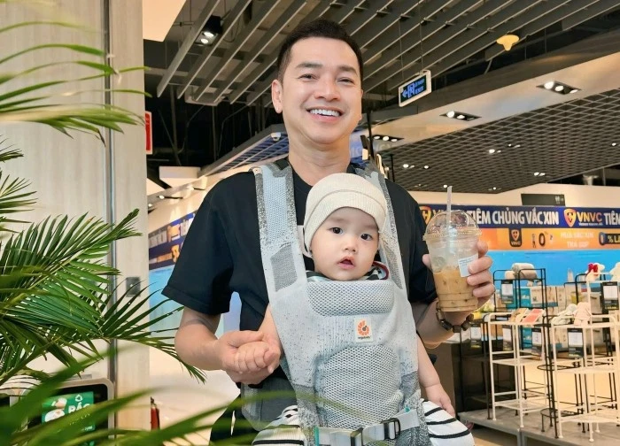 Quý tử của Quang Minh ngơ ngác vì bị ba "mắng", sinh ra ở vạch đích nhưng không được cưng chiều