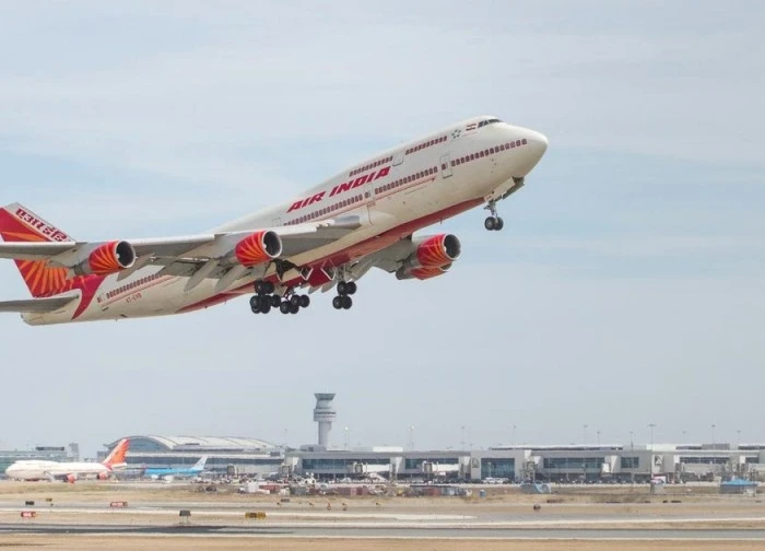 Máy bay của Air India trượt khỏi đường băng khi hạ cánh