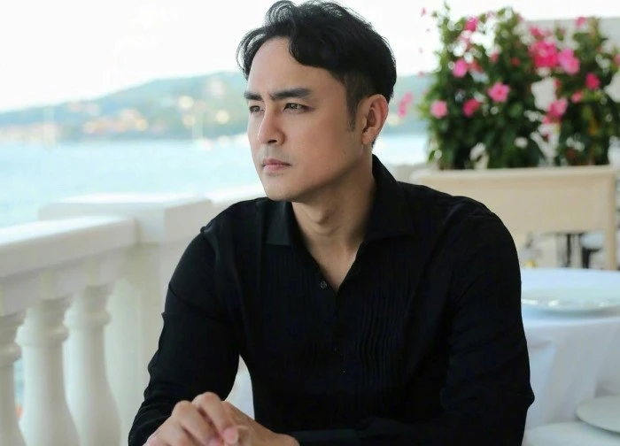 "Hoàng tử châu Á" khốn khổ vì anh trai quẫn trí giết cả gia đình, nghi thuộc đường dây đa cấp lừa đảo, visual sau 20 năm ra sao?