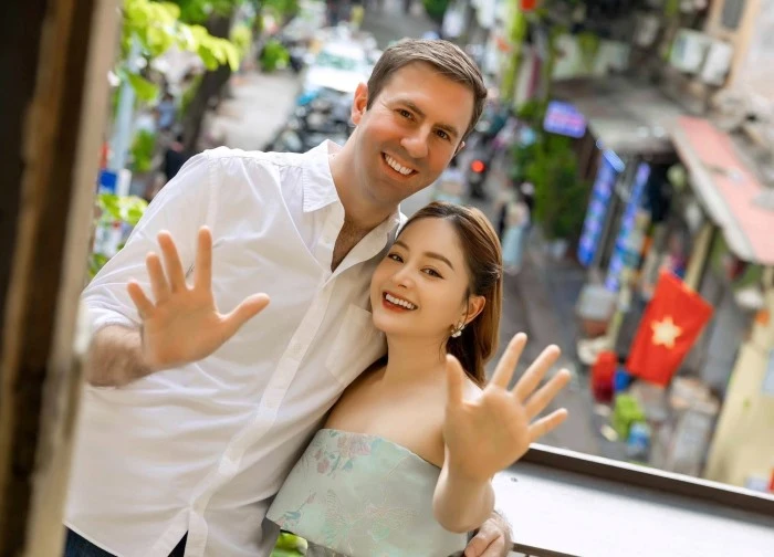 Lan Phương và chồng Tây: 8 năm không đám cưới, dừng lại gây tiếc nuối