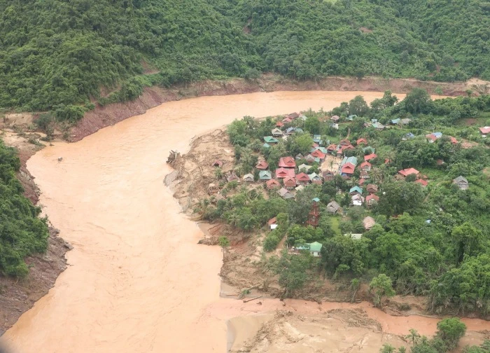 "Lũ ngập đến tận nóc, nhà tôi không còn một hạt gạo, một hạt muối nào"