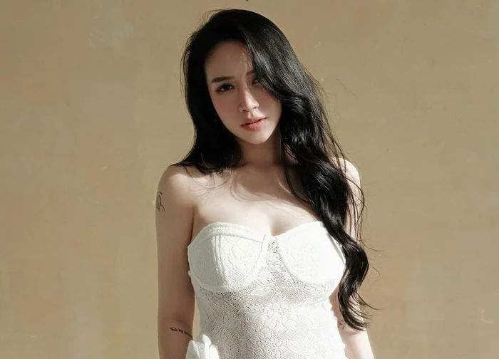 Ái nữ nhà Minh Nhựa, Xuân Hinh 'tái xuất' gợi cảm