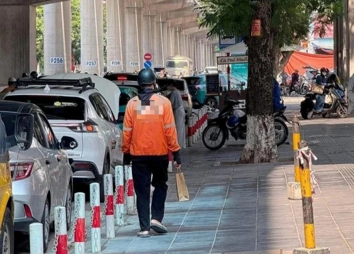 Chuyện xúc động của shipper mất xe máy khi nhận đơn hàng ở Hà Nội
