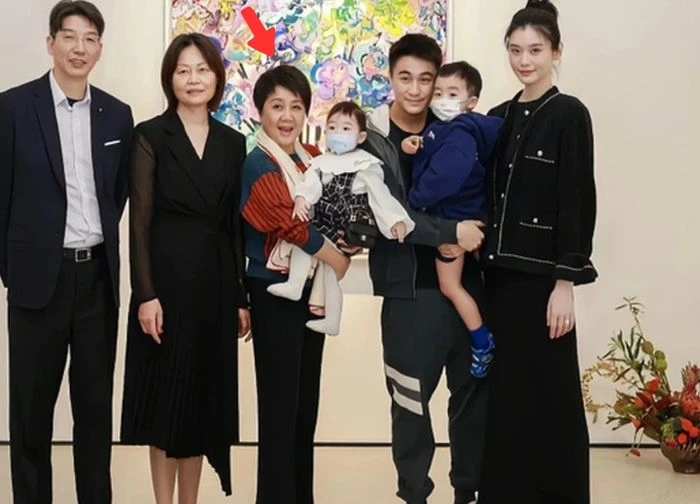 Clown Mong Dao's mother-in-law suspects that she tolerates her son to play, has a fallen child, and despises her daughter-in-law?
