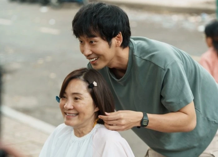 (Review) 'Mang mẹ đi bỏ': Câu chuyện xúc động nhưng kết thúc nhạt nhòa