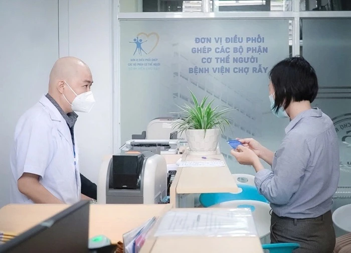 Tự xưng nhân viên Bệnh viện Chợ Rẫy yêu cầu đóng tiền để nhận thẻ hiến tạng