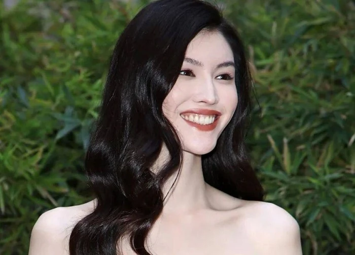 1 mỹ nhân showbiz xoá trắng tài khoản MXH, biến mất 6 tháng qua để sinh con cho bạn trai thiếu gia?