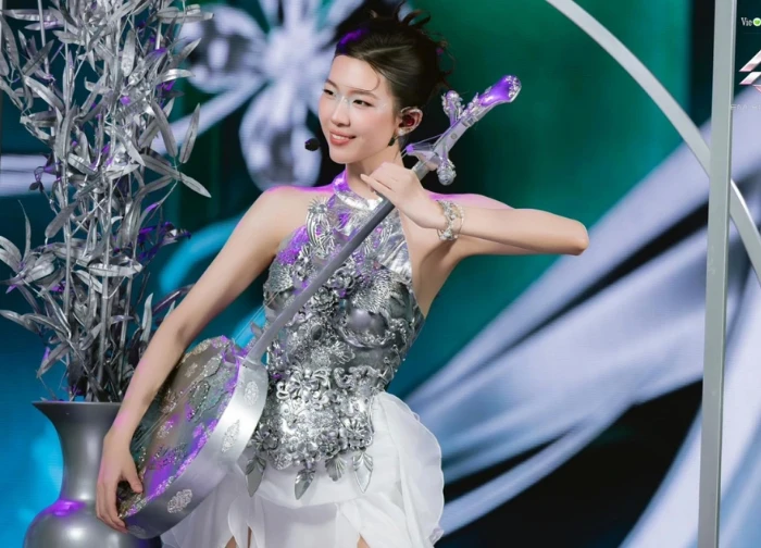 Lamoon: from female guerrilla to controversial Best 5 EXSH, revealing her impressive education!