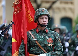 Le Hoang Hiep became the center of attention, was "reminded" by his teammates, causing a stir among the people.