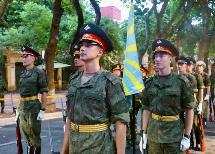 Tiêu binh người Nga ghi điểm điểm tuyệt đối chỉ sau 1 cái nháy mắt: Ngoài đời còn đỉnh hơn