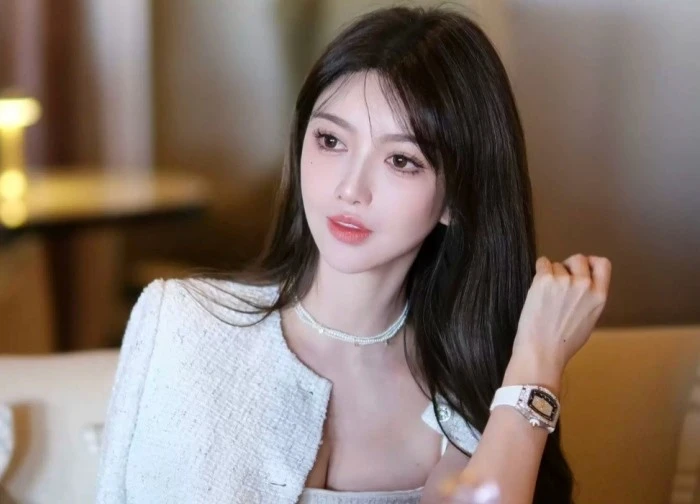 Gia thế của hot girl vừa tuyên bố chia tay tài tử Huỳnh Hiểu Minh