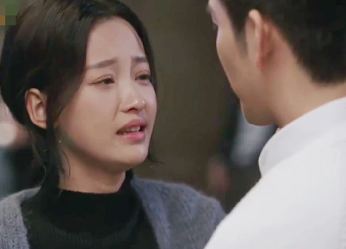 "Nữ hoàng phim bi" lộ cảnh sống bừa bộn, bị chồng bỏ vì bệnh "khó nói"?