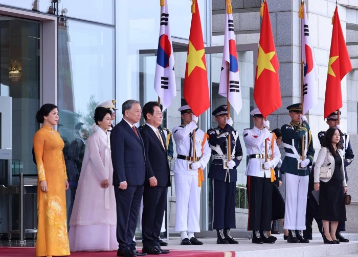 Hàn Quốc bắn đại bác chào đón Tổng Bí thư Tô Lâm và Phu nhân