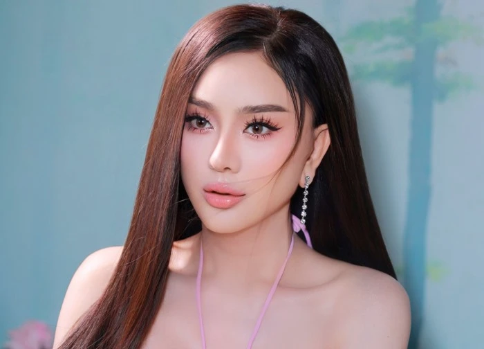 Sao nữ Vbiz bị hải quan giữ lại vì mặt lạ hoắc sau khi phẫu thuật thẩm mỹ, thừa nhận sức khỏe yếu đi rõ rệt
