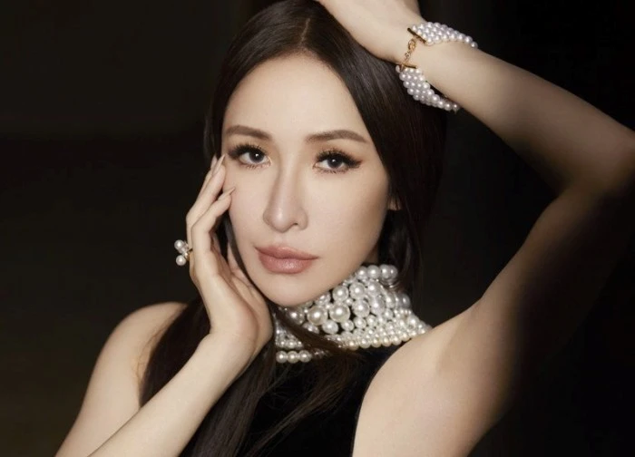 Từng đứng trên đỉnh hào quang với danh xưng "nữ thần săn trai trẻ", người đẹp showbiz nổi danh 1 thời giờ có cái kết thật chua chát