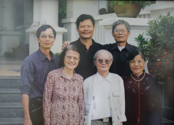 Chuyện về gia đình có bốn người con tên: Sắt, Điện, Nước, Thép ở Hà Nội