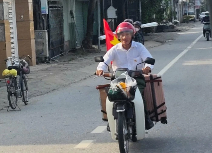 Cựu binh U80 'trốn vợ', tự lái xe máy từ Nghệ An ra Hà Nội xem diễu binh 2/9