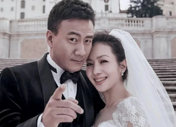 Hôn nhân đẹp như phim của chàng Kiều Phong đẹp trai nhất 'Thiên Long bát bộ'