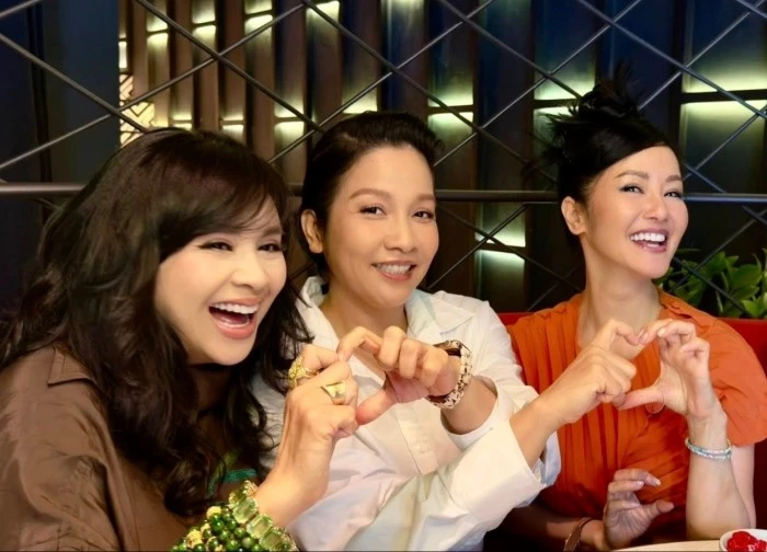 Hồng Nhung, Thanh Lam và Mỹ Linh chung khung hình