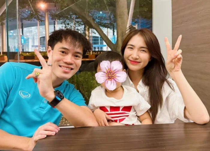 Van Toan posted a status 'scolding' Hoa Minzy directly to her face, with a piece of paper attached, what's going on?