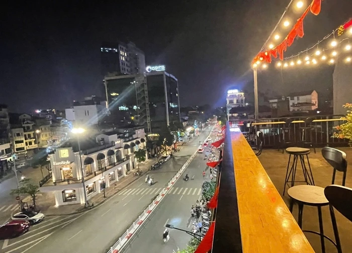 Chủ quán cà phê có view xem diễu binh đẹp nhất Hà Nội: "Chỉ 60 khách may mắn đặt được bàn, kín lịch suốt 2 tháng nay"