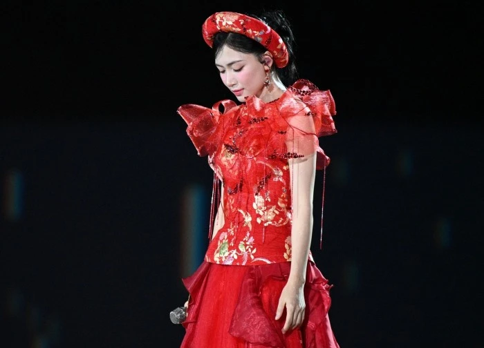 Hoà Minzy gây xúc động tại 8Wonder: "BTC nói nếu tôi chưa sẵn sàng lên sân khấu thì có thể thông cảm"