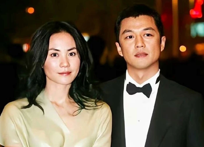 Ly hôn 12 năm, Lý Á Bằng tiếp tục vướng nợ chồng chất, "xé nát" hình ảnh người đàn ông từng gắn bó với Vương Phi