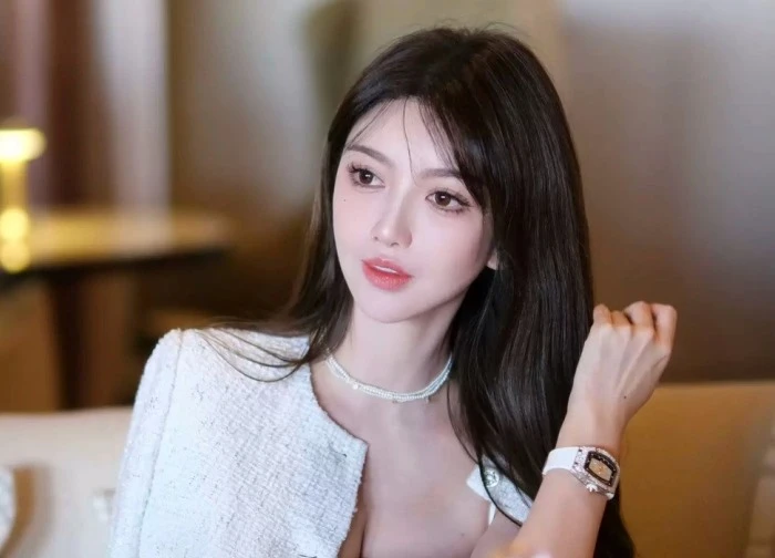 Rời xa Huỳnh Hiểu Minh, hotgirl Diệp Kha kiếm về 1.800 tỷ chỉ trong 1 tháng, "out trình" Angelababy