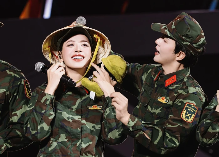 Chi Pu impressively transformed into a dreamy, beautiful female guerrilla, visual explosion by 1 point!