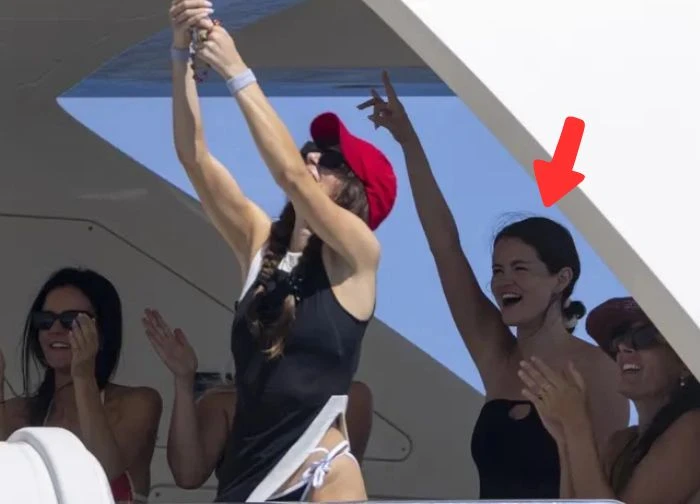 Selena Gomez secretly gathered friends on a yacht, netizens were shocked by the purpose behind it